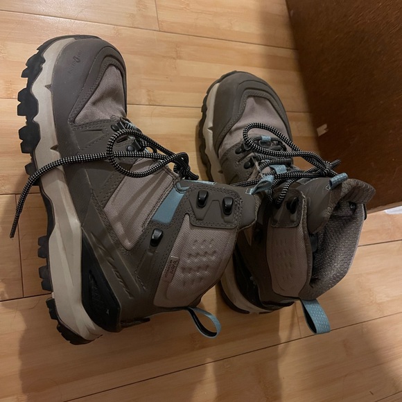 altra hiking shoes womens